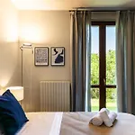 Spacious 5br With Private Pool & Garden Near Garda Villa *