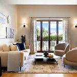 Villa Spacious 5br With Private Pool & Garden Near Garda