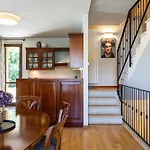Villa Spacious 5br With Private Pool & Garden Near Garda *