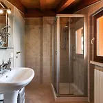 Spacious 5br With Private Pool & Garden Near Garda Villa