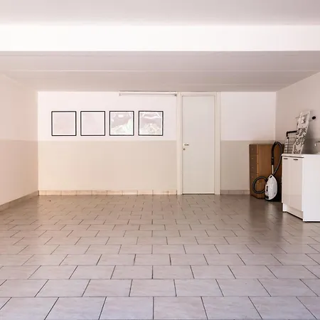 Spacious 5br With Private Pool & Garden Near Garda Villa