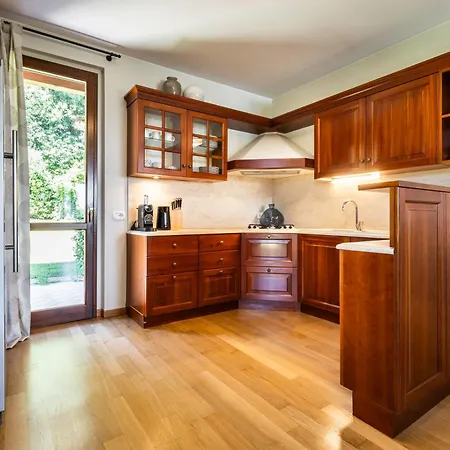 Spacious 5br With Private Pool & Garden Near Garda