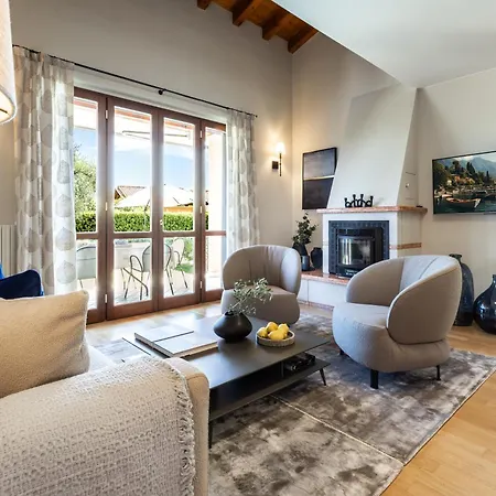 Villa Spacious 5br With Private Pool & Garden Near Garda
