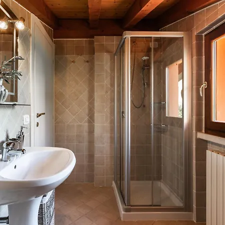 Spacious 5br With Private Pool & Garden Near Garda Villa *