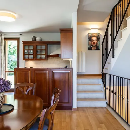 Villa Spacious 5br With Private Pool & Garden Near Garda *