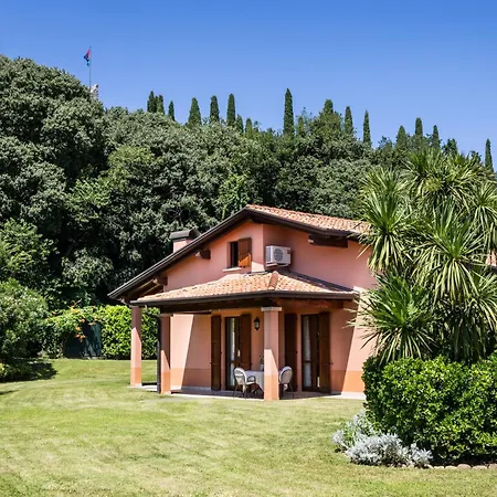 Spacious 5br With Private Pool & Garden Near Garda Villa