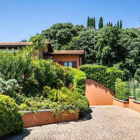 Spacious 5br With Private Pool & Garden Near Garda Villa *