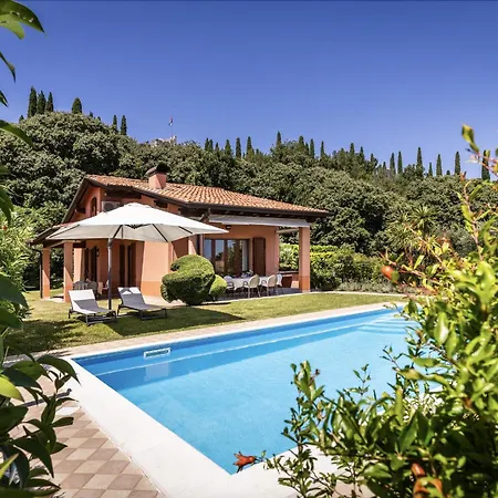 Spacious 5br With Private Pool & Garden Near Garda Soiano Del Lago
