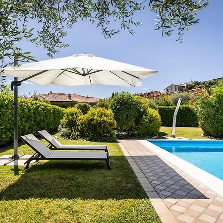 Spacious 5br With Private Pool & Garden Near Garda Villa