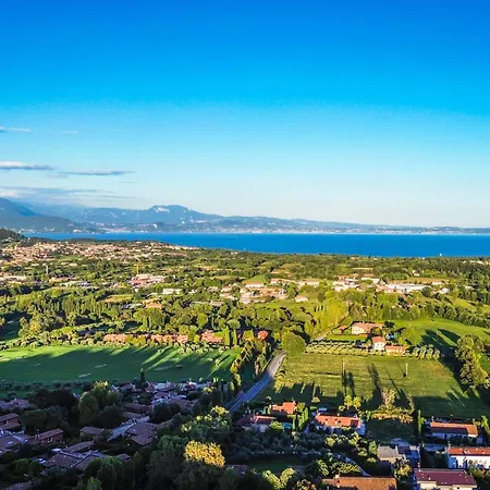 Villa Spacious 5br With Private Pool & Garden Near Garda *