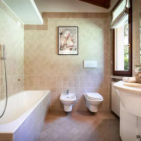 Spacious 5br With Private Pool & Garden Near Garda Villa *